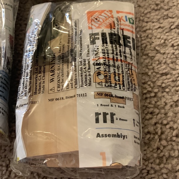 4 pack of Fireboat kits - NWOT - Picture 2 of 4